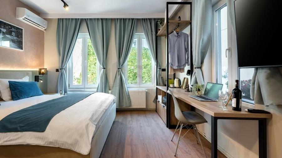 REV2004707 Vila 12 Camere Romana Dacia Eminescu ASE - 1