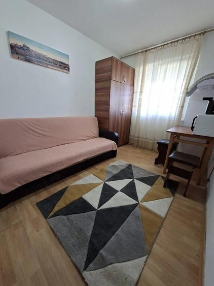 Garsonieră decomandată în Central