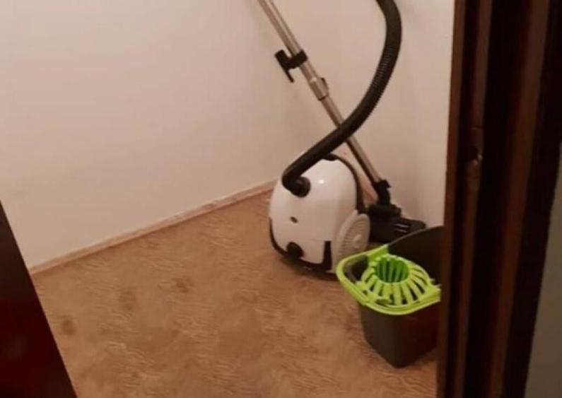 Central,B dul.Unirii, colt cu B-dul. Mircea Voda,Ap.2 cam. - 4