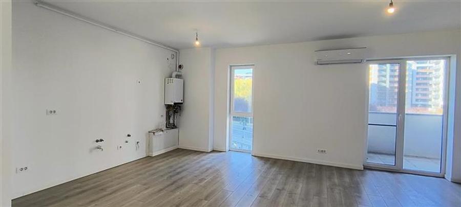 Apartament cu 3 camere nedecomandat în Aradului