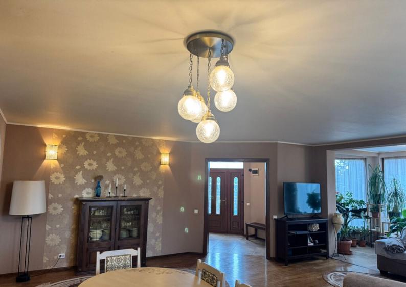 Casa superba intr-o zona lini?tita 4 dormitoare, 3 - 27