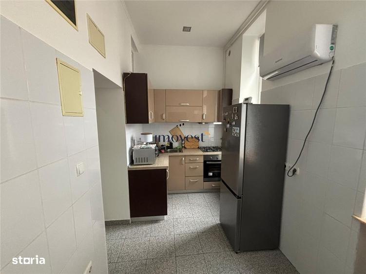De inchiriat: Apartament cu 3 camere in zona Centrala - 2