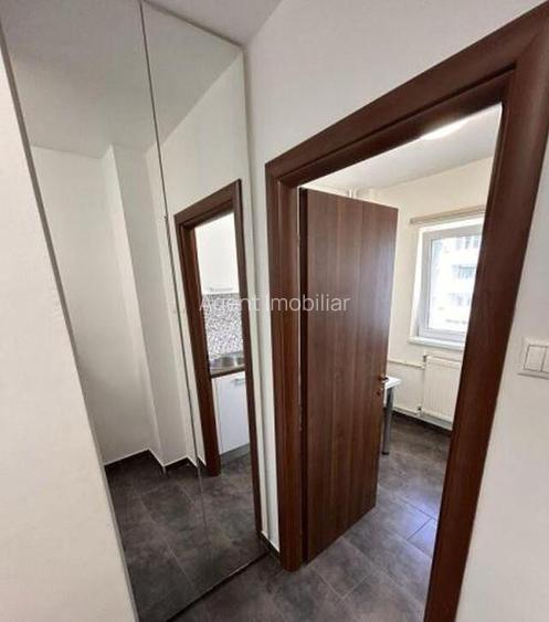 Muncii eleganta etaj 8 din 10 Muncii eleganta etaj 8 din 10