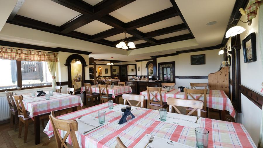 Vanzare hotel in zona superba de munte cu priveliste incredibila din camere - 5