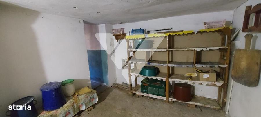 Casa individuala din 2 corpuri ,6 camere, 2 bai, 3 pivnite, 2109 mp, R - 4