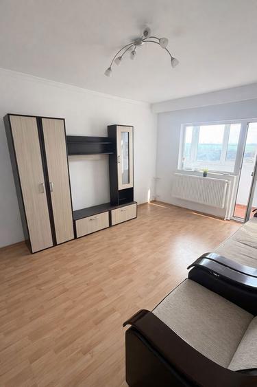 Inchiriez apartament 3 camere - 4