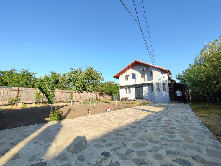 Casă frumoasă de vânzare în Petrachioaia - zonă centrală lângă lac - 2