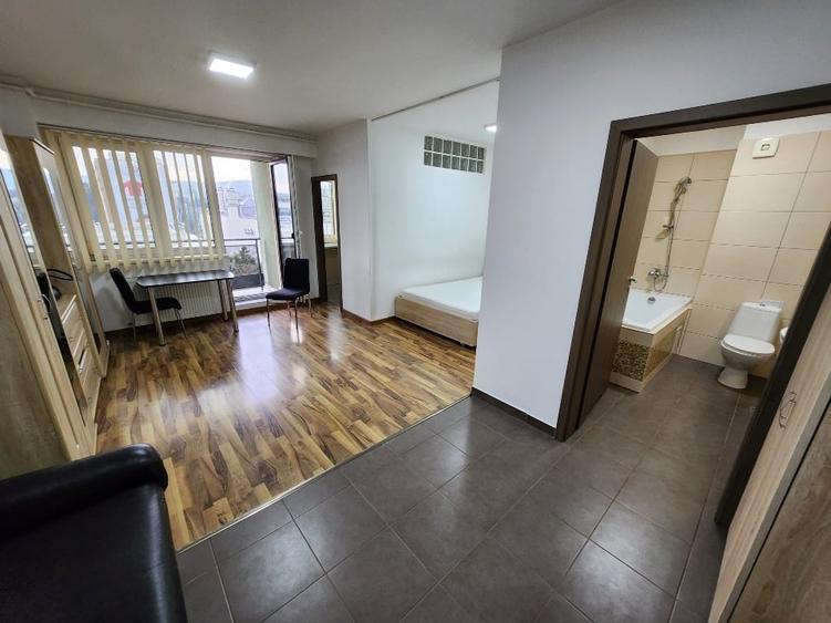 Vând apartament în zonă foarte bună, locuibil imediat! - 1