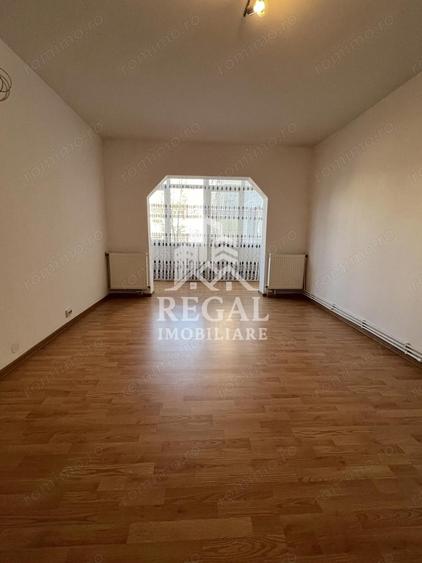 Apartament 4 camere de vanzare Micro 5 | Etaj 1 | 80 mp - 2