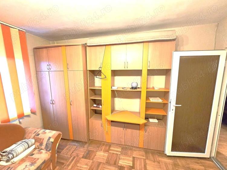 Vand apartament cu 1 camera in Hunedoara, zona OT, etaj 3, bloc de caramida. Pre? 34.900 EUR neg - 1