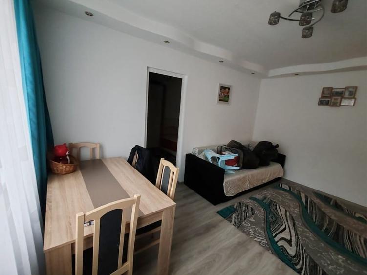 Vând apartament 3 camere semidecomandat 55mp izolat gaze et3 str.Aleea Farului h - 7