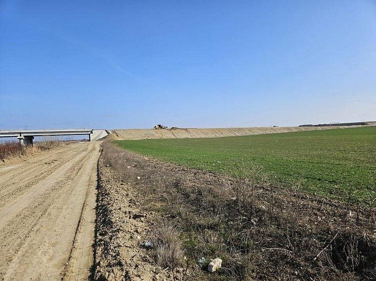 Teren intravilan 5000 mp de vânzare   Cheiul Dâmboviței apropiere A2 - 1