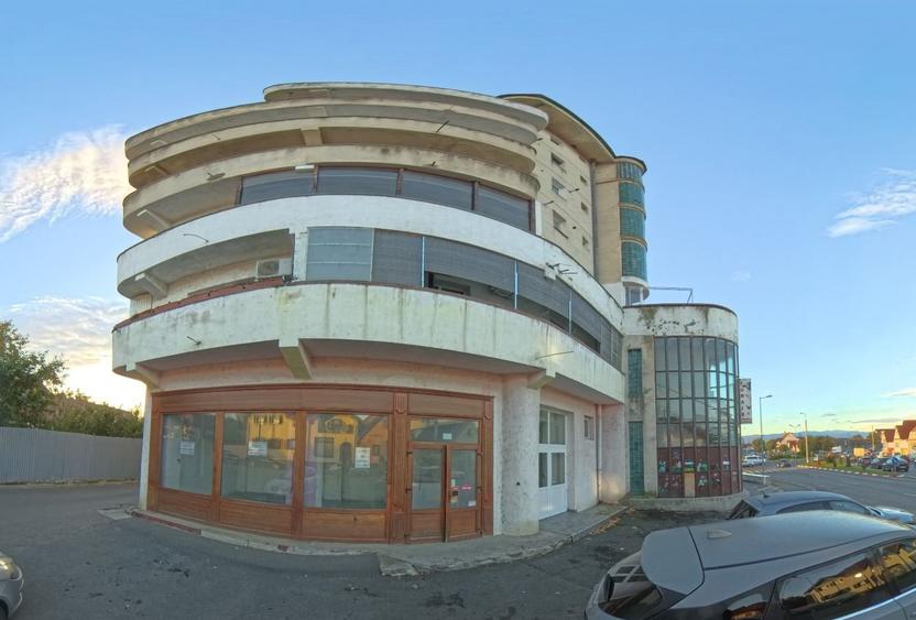 Spațiu Comercial de Închiriat în Sos. Alba Iulia Bl.18 Preț Negociabil - 1