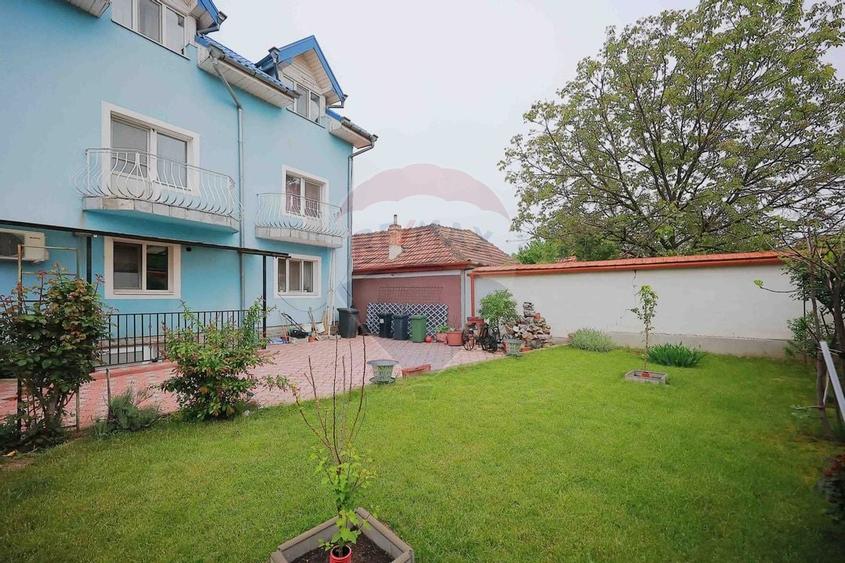 Pensiune cu 11 camere de vânzare, situată în Băile 1 Mai, Sânmartin - 2