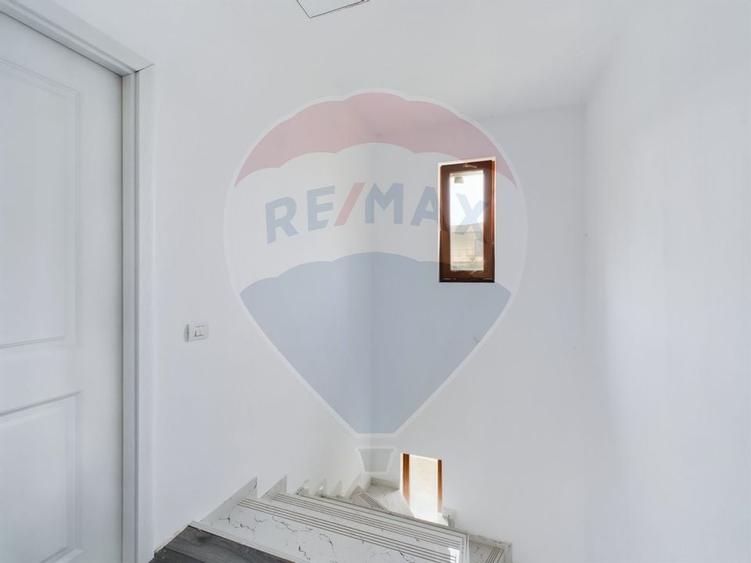 Casa de vanzare + teren 1000 mp - 5