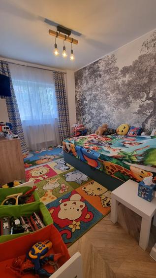 Apartament 4 camere, centrală proprie, parcare, 5 min metrou Apărătorii Patriei - 15