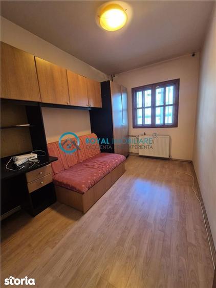 Royal Imobiliare - Vanzare apartament 3 camere zona Malu Rosu - 3