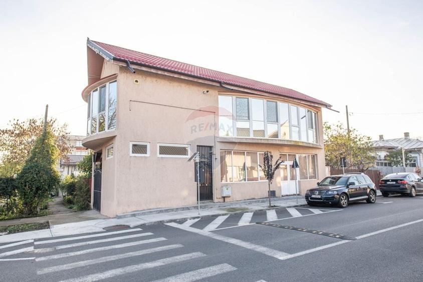 Casa cu 4 camere de vanzare,  suprafata utilă 157 mp, Calarasi - 1