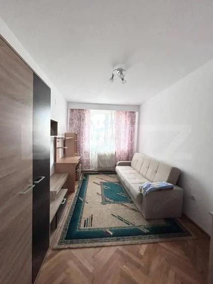 Apartament cu 3 camere, etaj 2, zona Calea Moldovei - 5