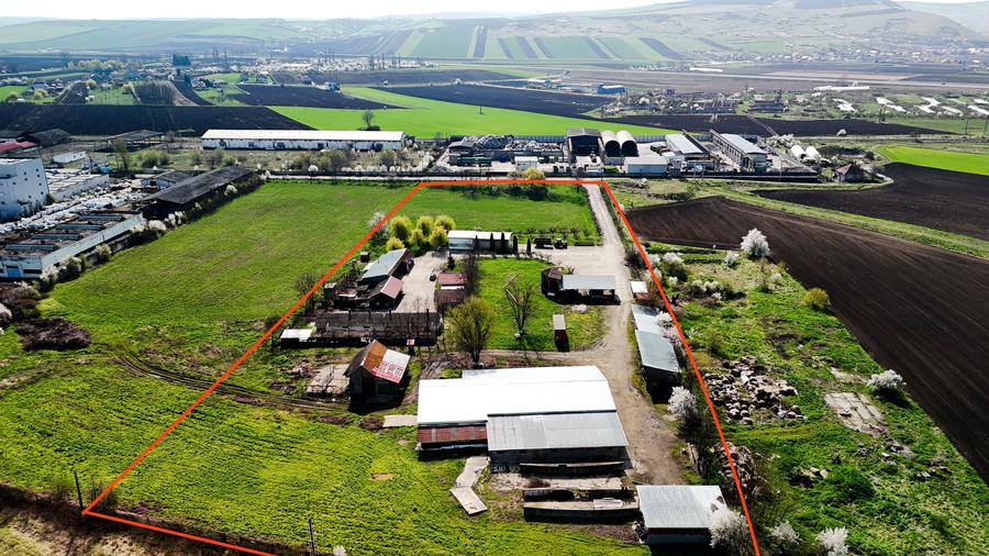 SE VINDE SAU SE INCHIRIAZA teren cu constructii Ludus - 5