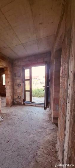 vand vila la ro?u la 4 km de Roman - 5