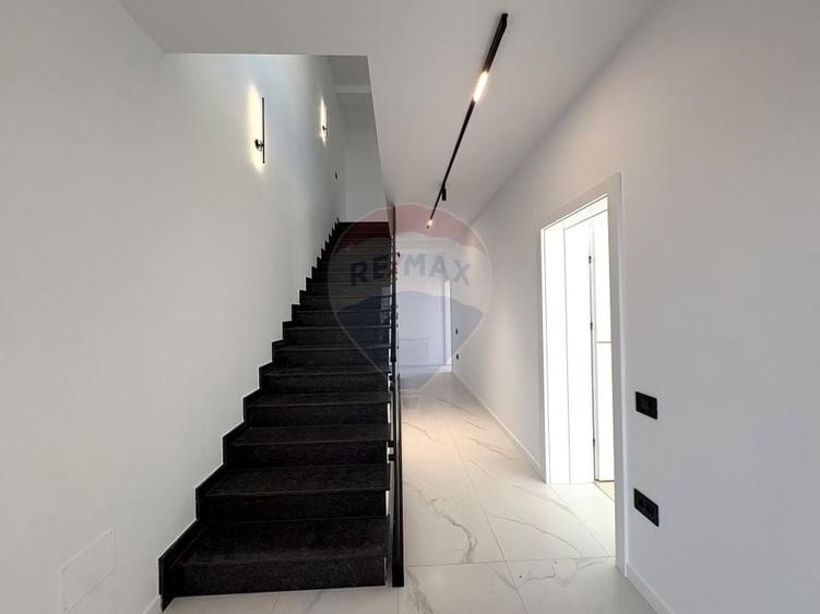 Casă / Vilă cu 8 camere de închiriat în zona Faleza Nord - 5