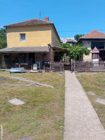 Casă cu 3 camere cu Teren 2000 Mp în Brănișca