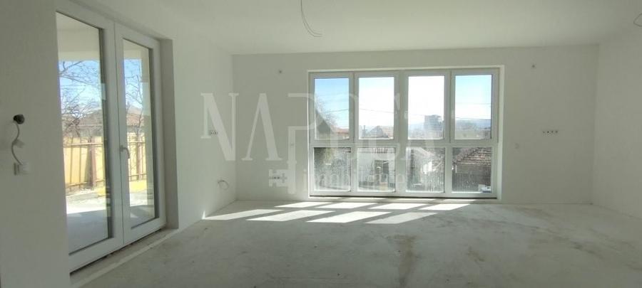 Duplex cu 5 camere cu Canalizare în Dâmbul Rotund