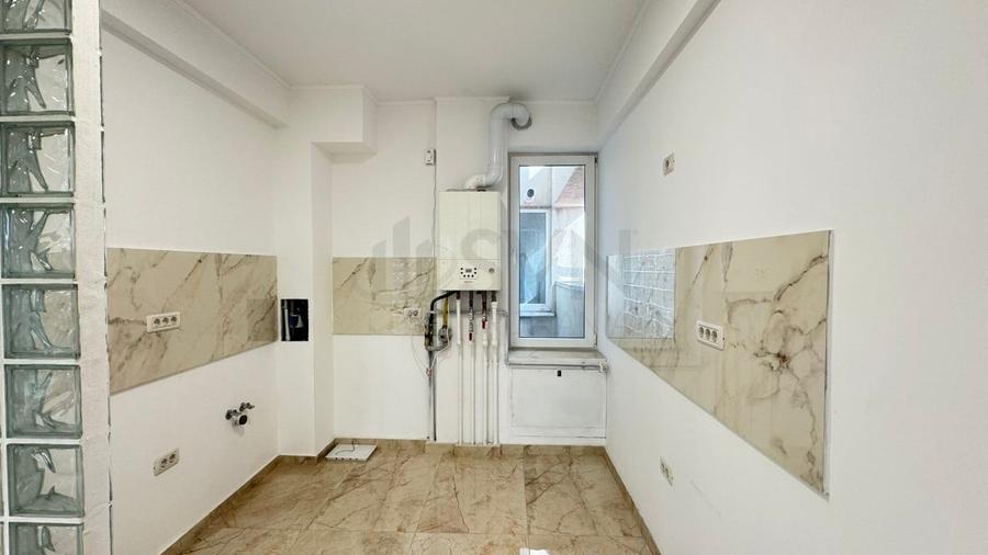 Apartament cu 4 camere decomandat în Sisești