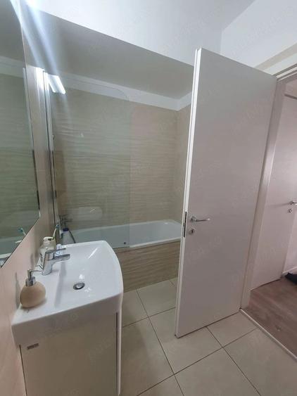 Apartament cu 3 camere decomandat, mobilat în Titan