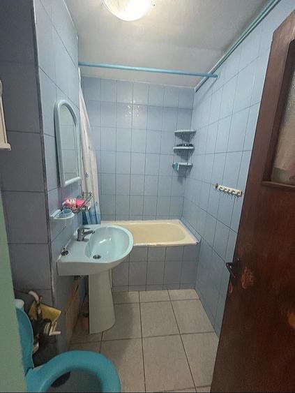 Apartament cu 3 camere decomandat în Baba Novac