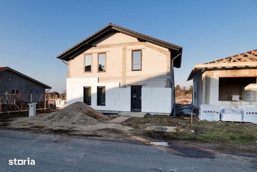 Casă cu 5 camere cu Teren 502 Mp în Vladimirescu