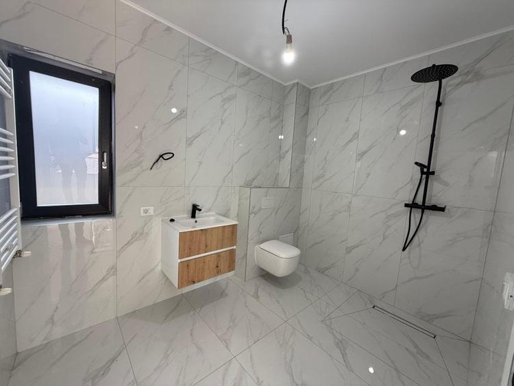 Duplex cu 4 camere cu Canalizare în Vișani