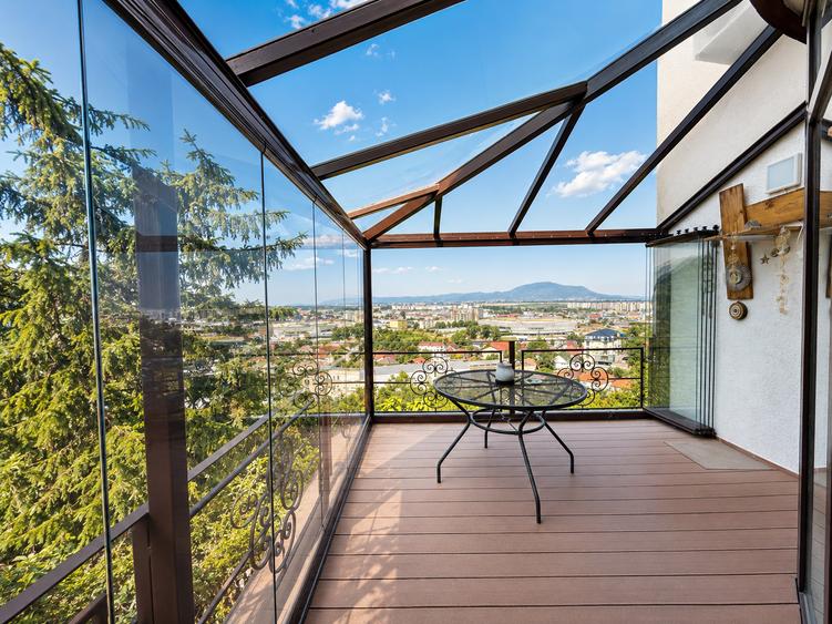 Casă cu 4 camere, priveliște panoramică, terasă închisă și grădină terasată - 10