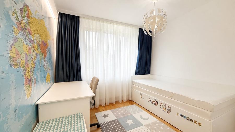 Apartament cu 3 camere semidecomandat, mobilat în Dristor
