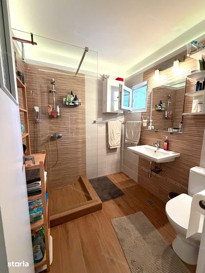 Apartament cu 3 camere decomandat în Titan
