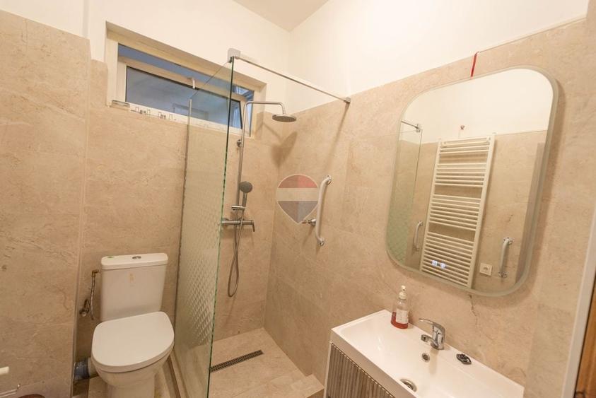Apartament cu 3 camere semidecomandat, mobilat în Dorobanți