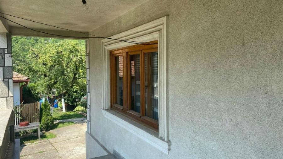 Casă individuală cu 4 camere cu Teren 400 Mp în Moroeni