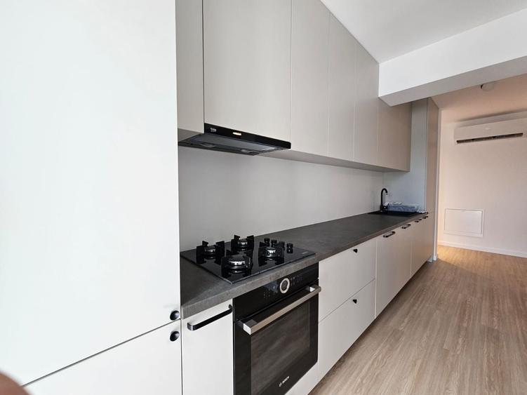 Apartament cu 4 camere decomandat, mobilat în Iancu Nicolae