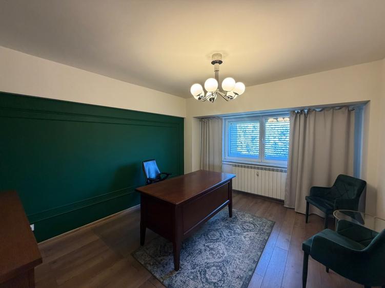 Apartament cu 4 camere semidecomandat în Unirii
