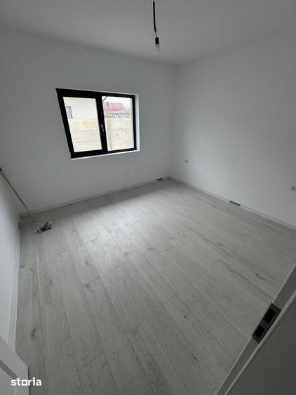Casă cu 4 camere cu Teren 400 Mp în Olteni