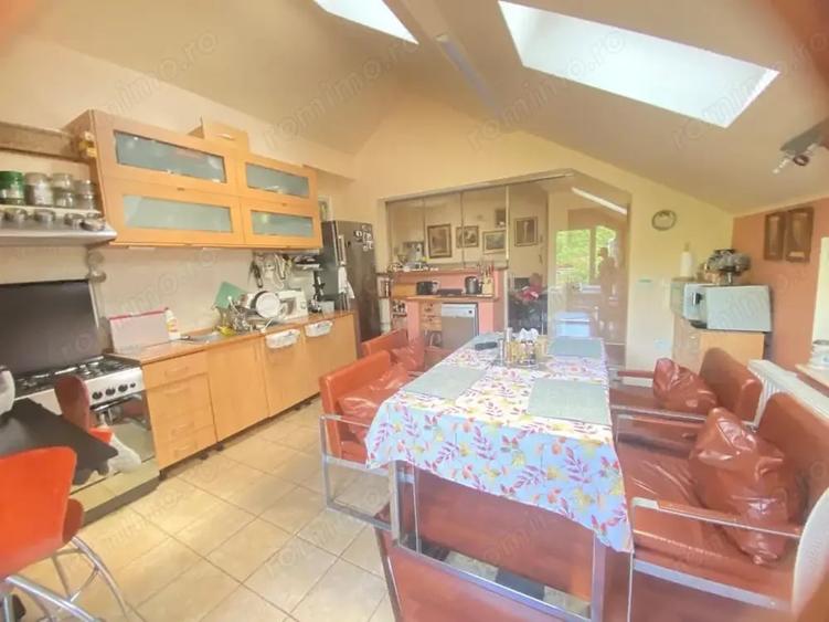 Apartament cu 3 camere semidecomandat în Cetății