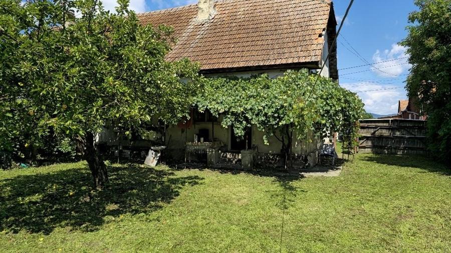 Casă cu 3 camere în Buduș