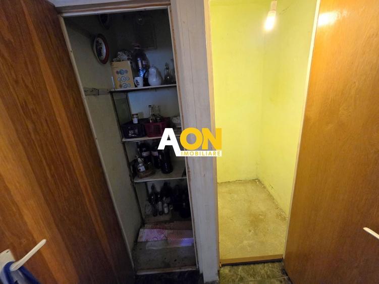 Apartament cu 4 camere decomandat în Cetate