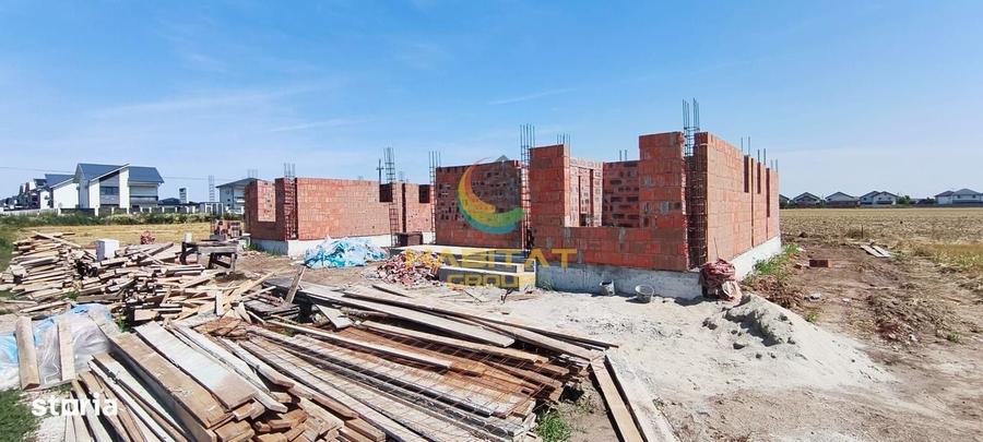 Casă cu 4 camere în Crețești
