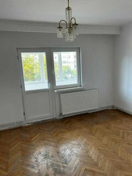 Apartament cu 3 camere decomandat în Zăvoi