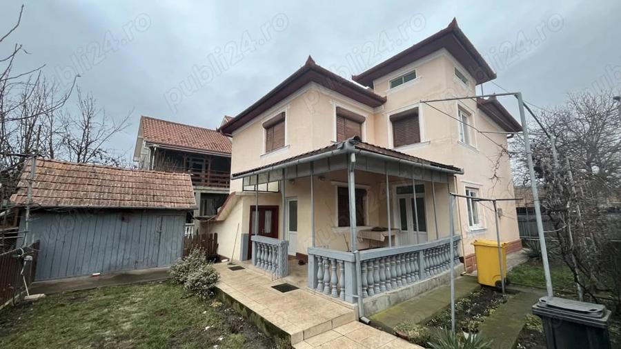 Casă cu 5 camere cu Teren 430 Mp în Central