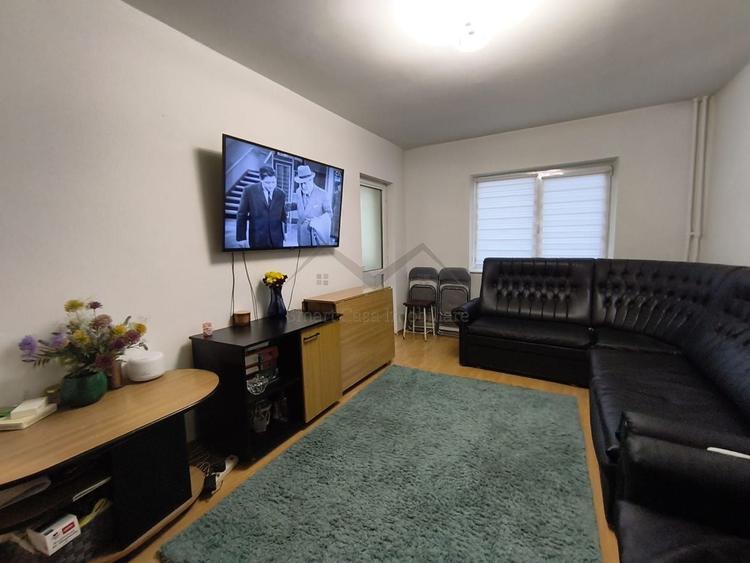 Apartament cu 3 camere decomandat în Păcurari