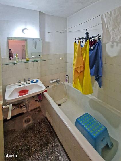 Apartament cu 3 camere semidecomandat în Crângași