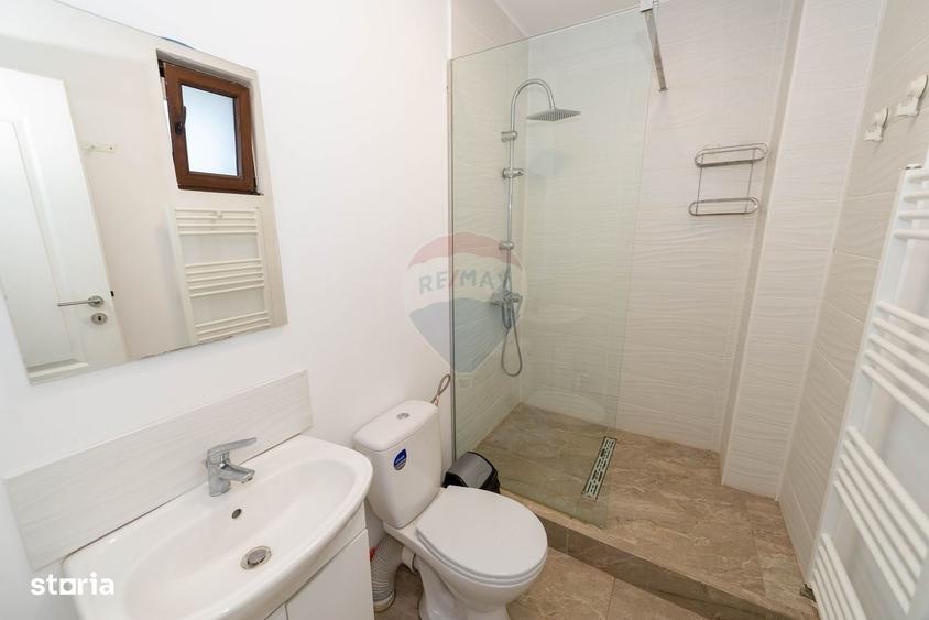 Casă cu 4 camere în Săbăreni